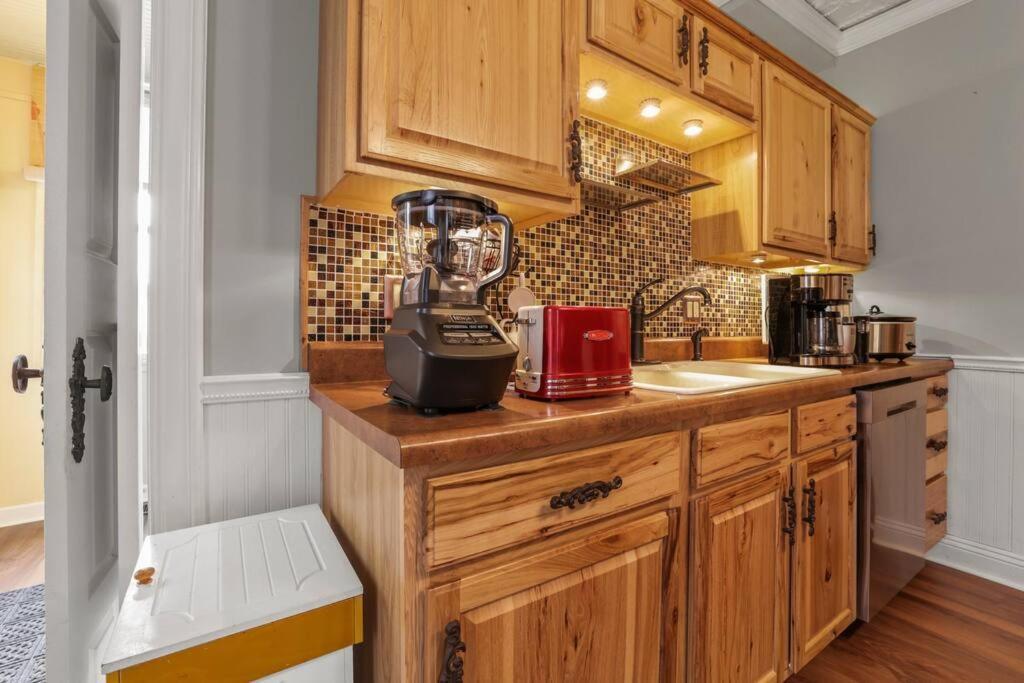 Charming Victorian Home - 2 Minutes To Downtown Lancaster Exterior foto